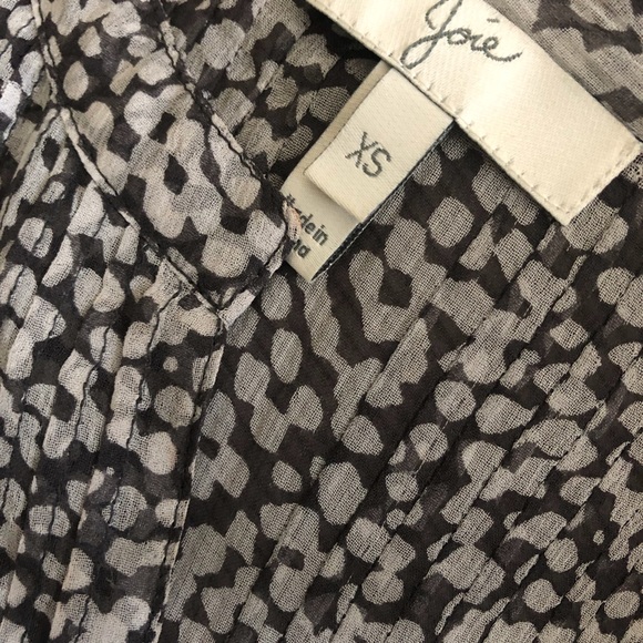 💕JOIE Silk Blouse flowy top Pintuck detail - Picture 6 of 6